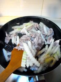 虾酱肉片炒冬瓜做法图解9)