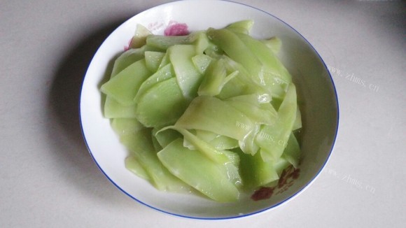 美味营养的清炒莴笋