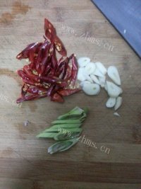 美味的爆炒蛤蜊做法图解3)