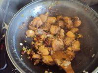 土豆炖鸡肉做法图解9)
