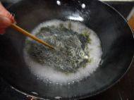 易做的紫菜蛋花汤做法图解4)