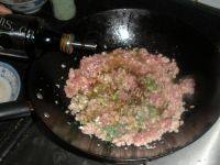 自制酸菜猪肉水饺做法图解13)