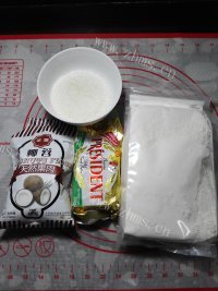 自制蛋黄椰蓉球做法图解1)