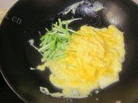 常吃不腻的韭菜炒鸡蛋做法图解3)