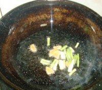 「家有大厨」鲫鱼萝卜汤做法图解4)