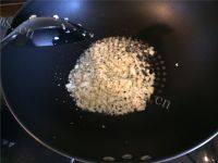 美味的蒜蓉粉丝蒸扇贝做法图解7)