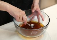 花雕油爆北极虾做法图解3)