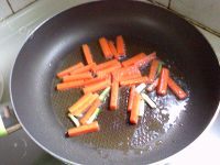 家常菜芦笋炒肉丝做法图解4)