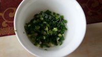 美味的葱香手抓饼做法图解2)