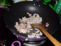 家常菜蒜苗炒肉片做法图解3)