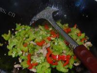 家常菜苦瓜炒肉丝做法图解10)