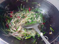 适量韭菜炒豆芽做法图解9)