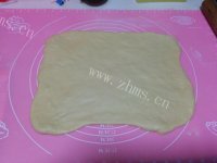 自制蜜豆面包卷做法图解5)