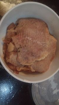 美味黑椒鸡腿汉堡做法图解4)