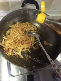 好吃的酸辣土豆丝儿做法图解5)