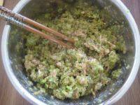 简单的芹菜鲜肉水饺做法图解4)