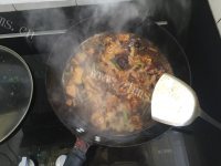 色泽鲜亮的红烧鸡做法图解5)
