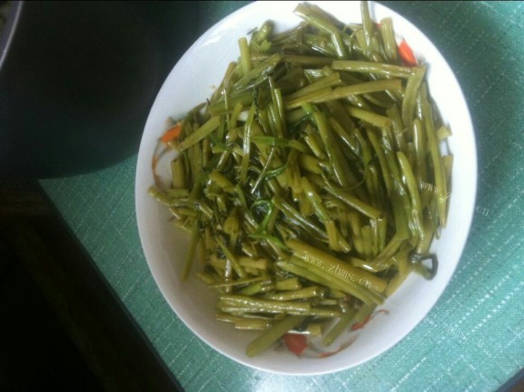 香气浓郁的蒜香空心菜