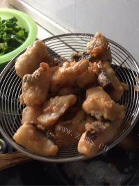 芳香四溢的炸鱼块做法图解7)