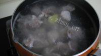 老爸的排骨炖土豆做法图解3)