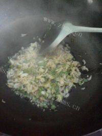 美味的虾皮煎蛋做法图解9)