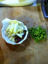 美味的五花肉炖土豆做法图解1)