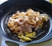 美味的香滑爽脆的豉油皇鹅肠做法图解10)