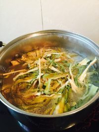 美味的霸王花猪骨汤做法图解6)