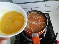 美味的金针菇鸡蛋汤做法图解5)