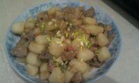 甘脆的土豆焖排骨