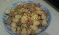 甘脆的土豆焖排骨