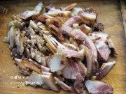 年味菜之蒜薹炒猪头肉做法图解1)