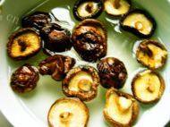 「美味可口」香菇炖鸡做法图解2)