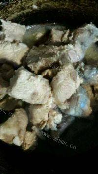 家常菜土豆炖排骨做法图解5)