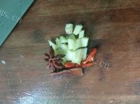 家常菜猪肉炖土豆做法图解3)