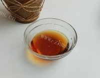 美味的胡椒啫啫滑鸡煲做法图解7)