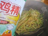 饱满的芹菜土豆丝