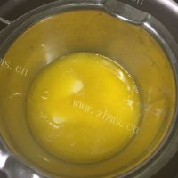香甜的巧克力熔岩蛋糕做法图解2)