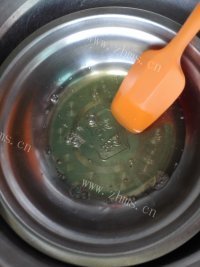 自制黄桃慕斯蛋糕做法图解2)