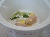 自制鸡汤豆腐小白菜做法图解2)
