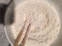 自制牛奶豆沙包做法图解2)