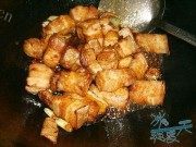 家常菜海木耳炖肉做法图解5)