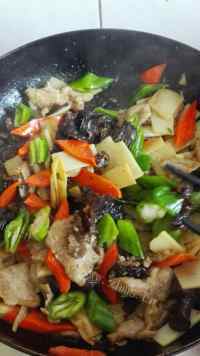 美味笋炒肉片做法图解5)