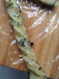 自制海苔芝麻阿拉棒做法图解8)