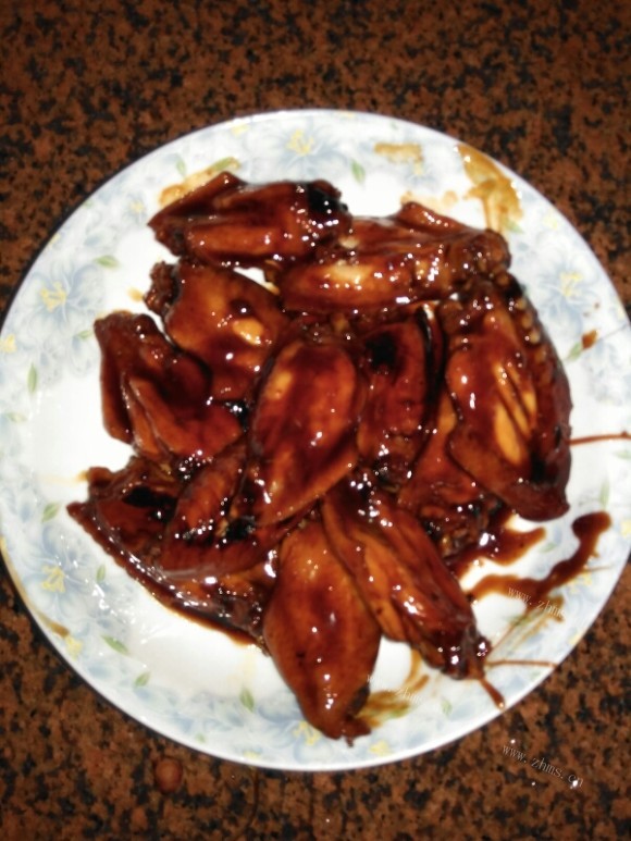 色泽鲜亮的可乐鸡翅