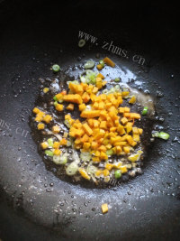 美味的南瓜虾仁炒饭做法图解5)