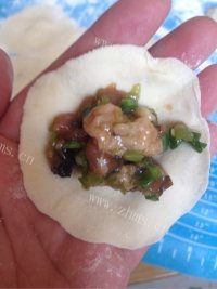 美味的猪肉芹菜饺子做法图解8)