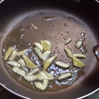 家常菜双椒牛肉做法图解3)