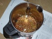营养早餐饮品-花生豆浆做法图解2)