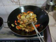 美味的土豆炒肉做法图解6)